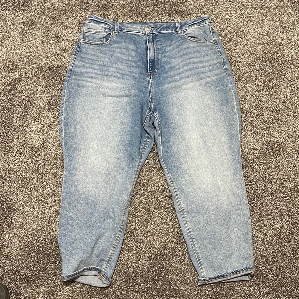 American Eagle Curvy Mom Jeans